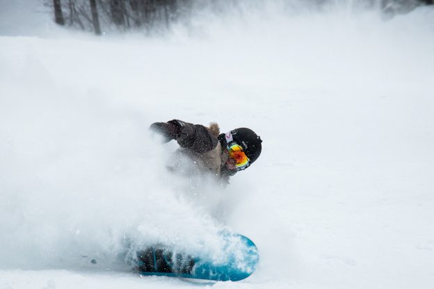 snowboard avec masque de ski